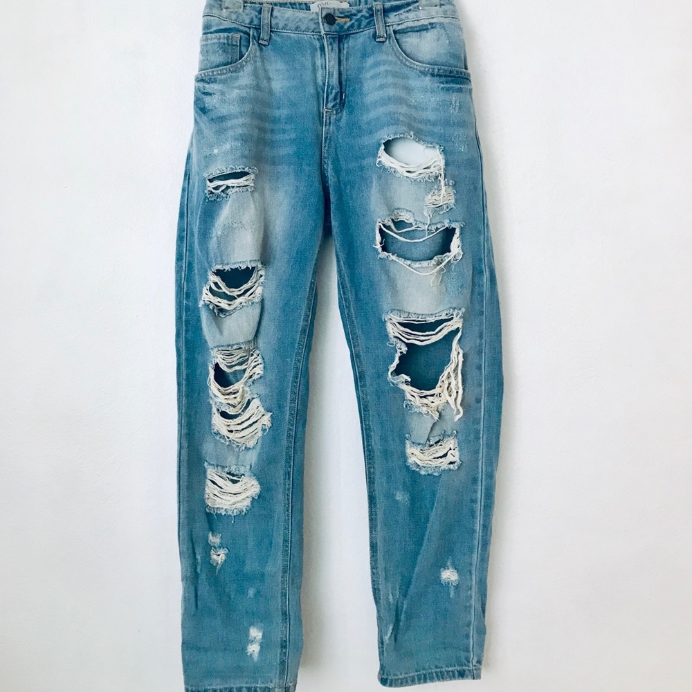 Ripped baggy boyfriend jeans